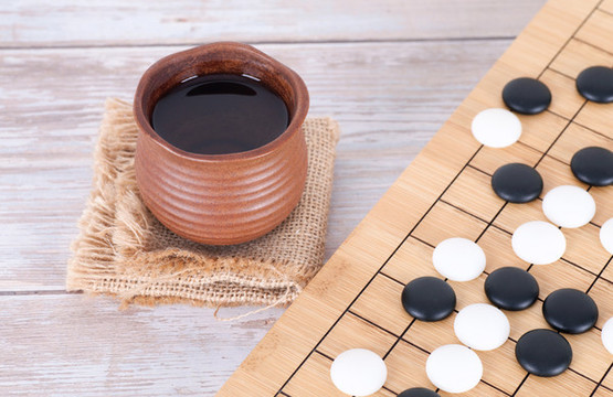 圍棋棋局和一杯茶