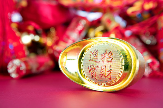 過年喜慶的裝飾品和金元寶