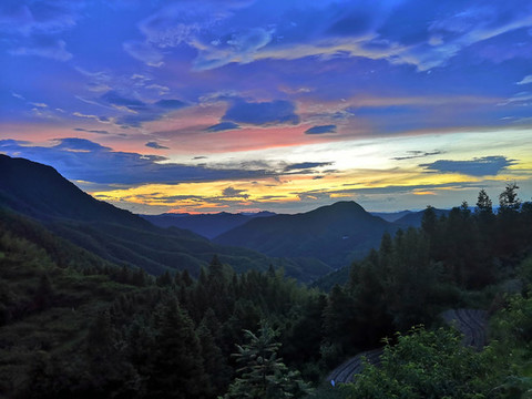 朝霞日出