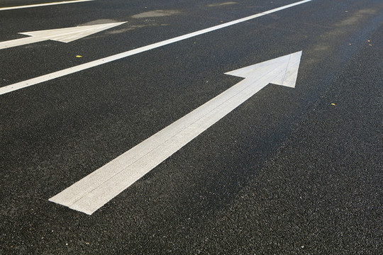 公路地面以及上面的標線
