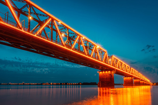 哈爾濱松花江鐵路橋夜景