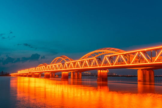 哈爾濱松花江鐵路橋夜景
