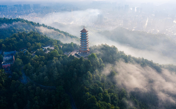 瀏陽(yáng)西湖山云霧