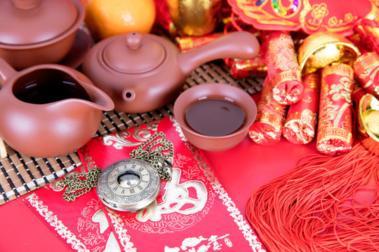 春節(jié)的休閑茶飲和節(jié)日的紅包
