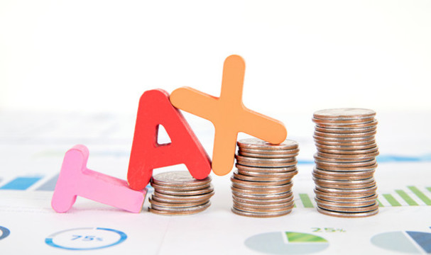 英文字母模型組成的TAX