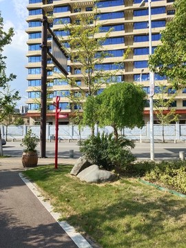 主題公園多功能導(dǎo)向牌與綠植
