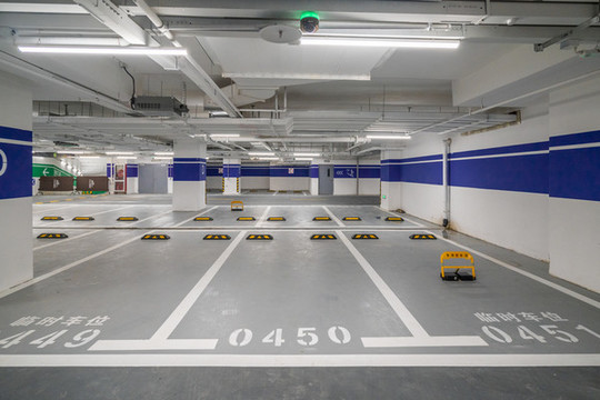 商場(chǎng)停車場(chǎng)