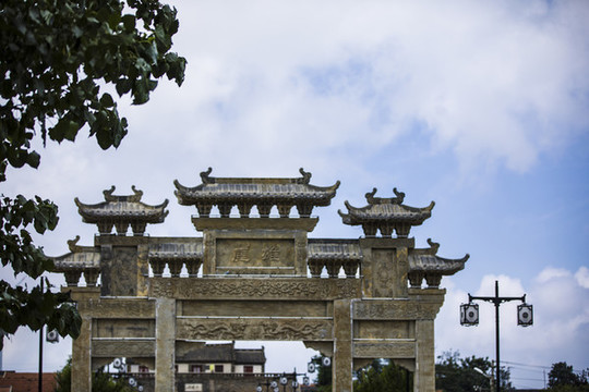 青島雄崖古城牌樓