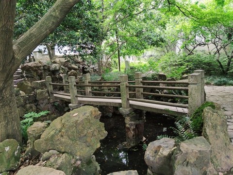 中式园林过路石桥