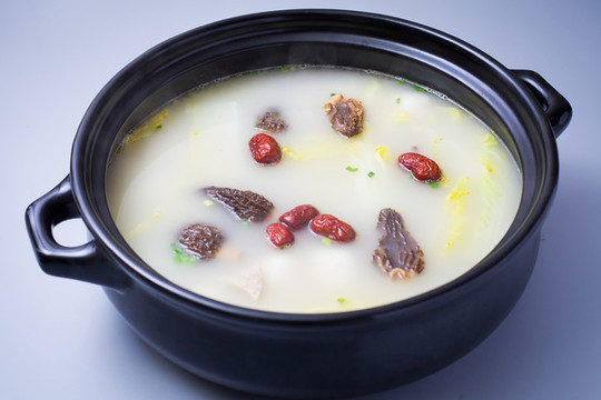 娃娃菜下菌湯