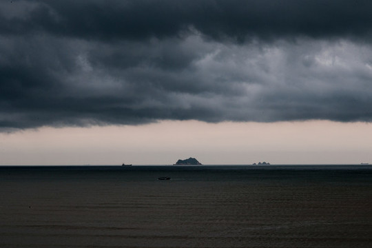 海上暴風(fēng)雨來(lái)臨