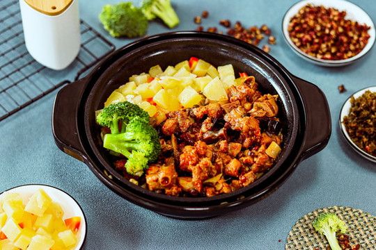 辣子雞煲仔飯