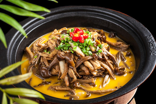 茶樹(shù)菇臘肉