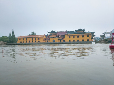 運(yùn)河邊廟宇
