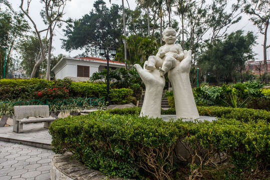 毓園