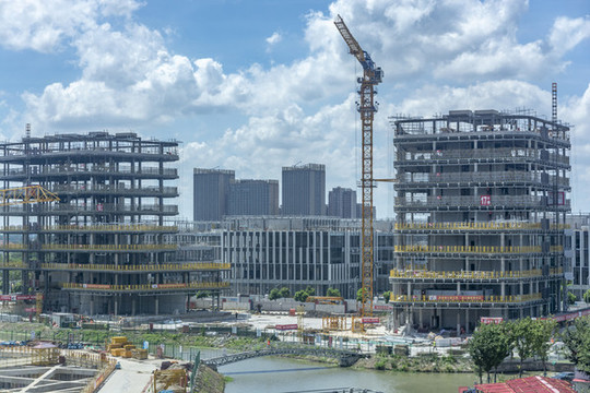 城市建筑塔吊建設(shè)