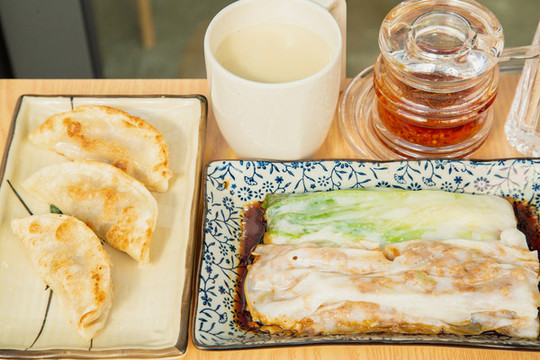 腸粉煎餃