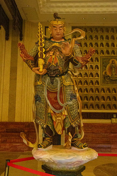 六鼎山佛教人物雕塑