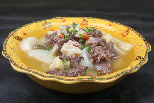 秘制蘿卜牛腩