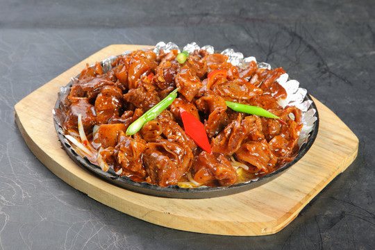 鐵板黑椒牛腩