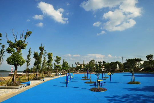 長江邊上公園健身場所