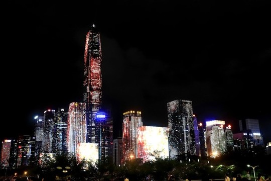 深圳市民廣場絢麗燈光秀