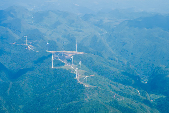 飛機(jī)在空中航拍大地02