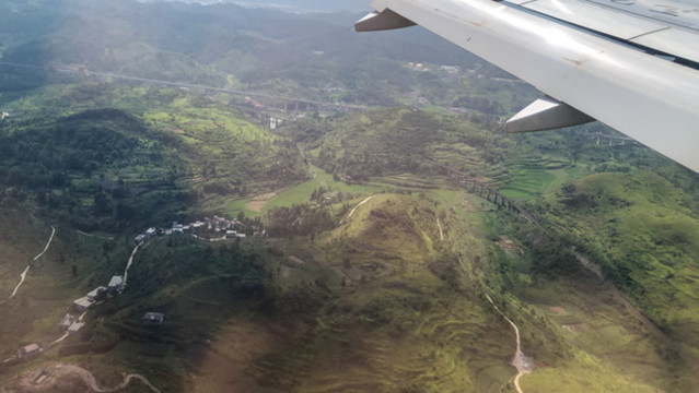 萬(wàn)米高空飛機(jī)上航拍大地