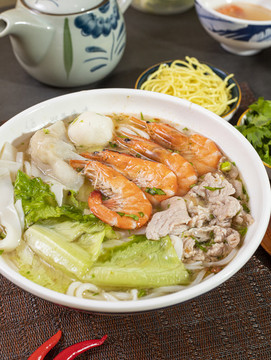 蝦拼鮮肉粉