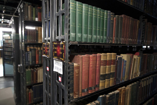清華大學(xué)老圖書館里的古董書籍