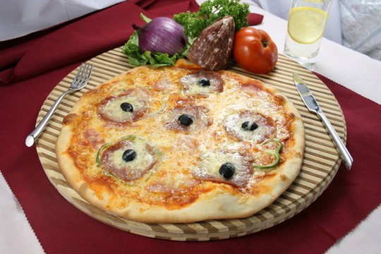 腌肉披薩