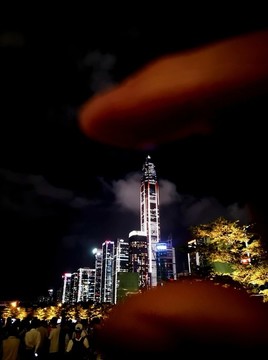 平安金融大廈夜景剪影