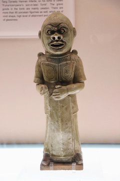 青釉鎮(zhèn)墓俑