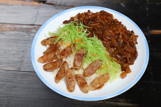 烤腸鹵肉雙拼飯