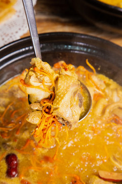 蟲草花燉雞湯