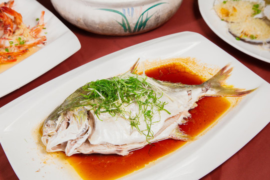 清蒸金鯧魚