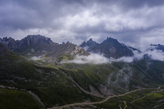 高原山區(qū)云霧圖