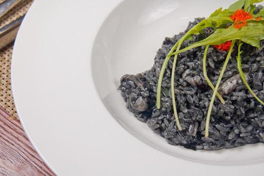 墨魚(yú)汁燴飯