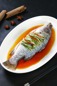清蒸鱸魚