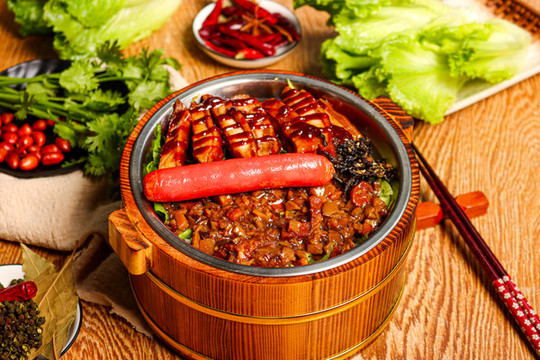 鹵肉雞排飯