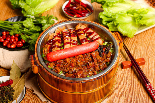 鹵肉雞排飯
