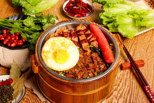鹵肉雞排飯