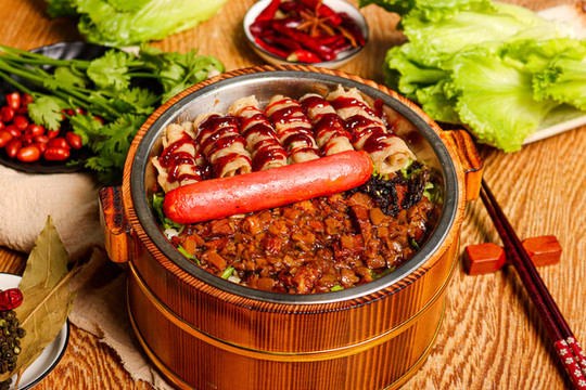 鹵肉肥牛拌飯