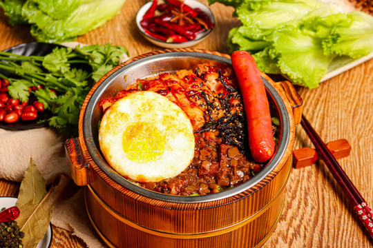 鹵肉雞排飯