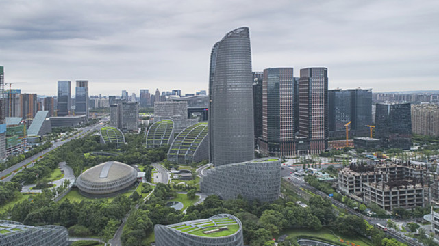 成都高新區(qū)天府大道上的城市風(fēng)光