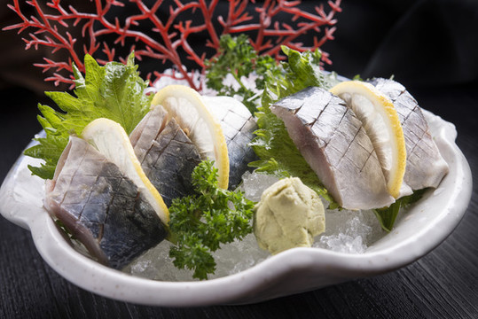 青魚刺身