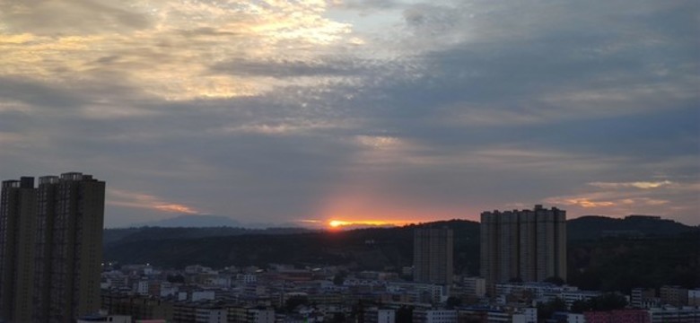 城市落日余暉