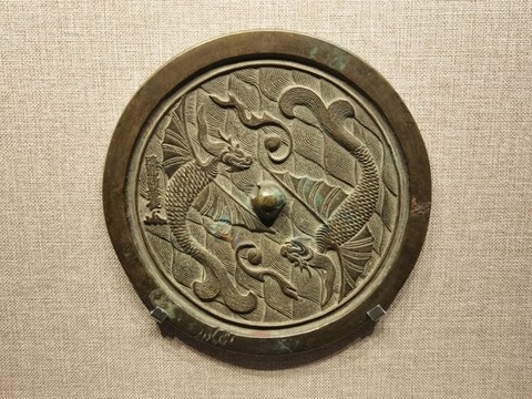 摩羯紋銅鏡