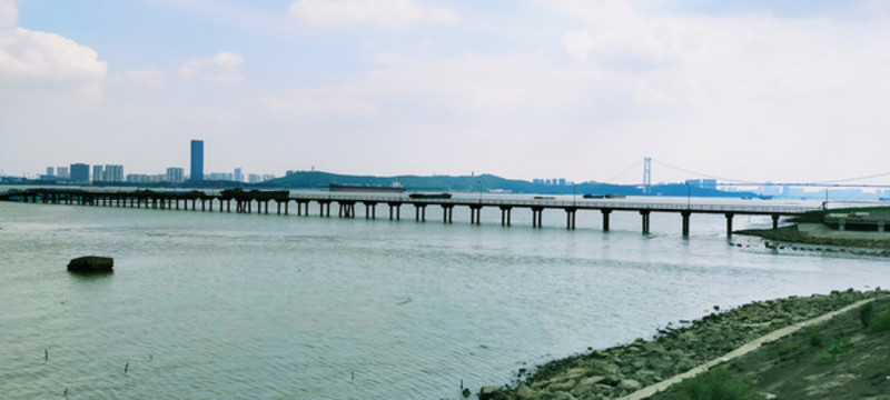 江邊碼頭