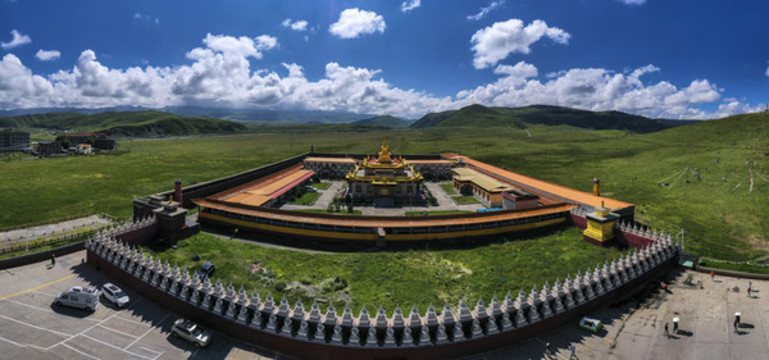 寬幅塔公寺全景圖